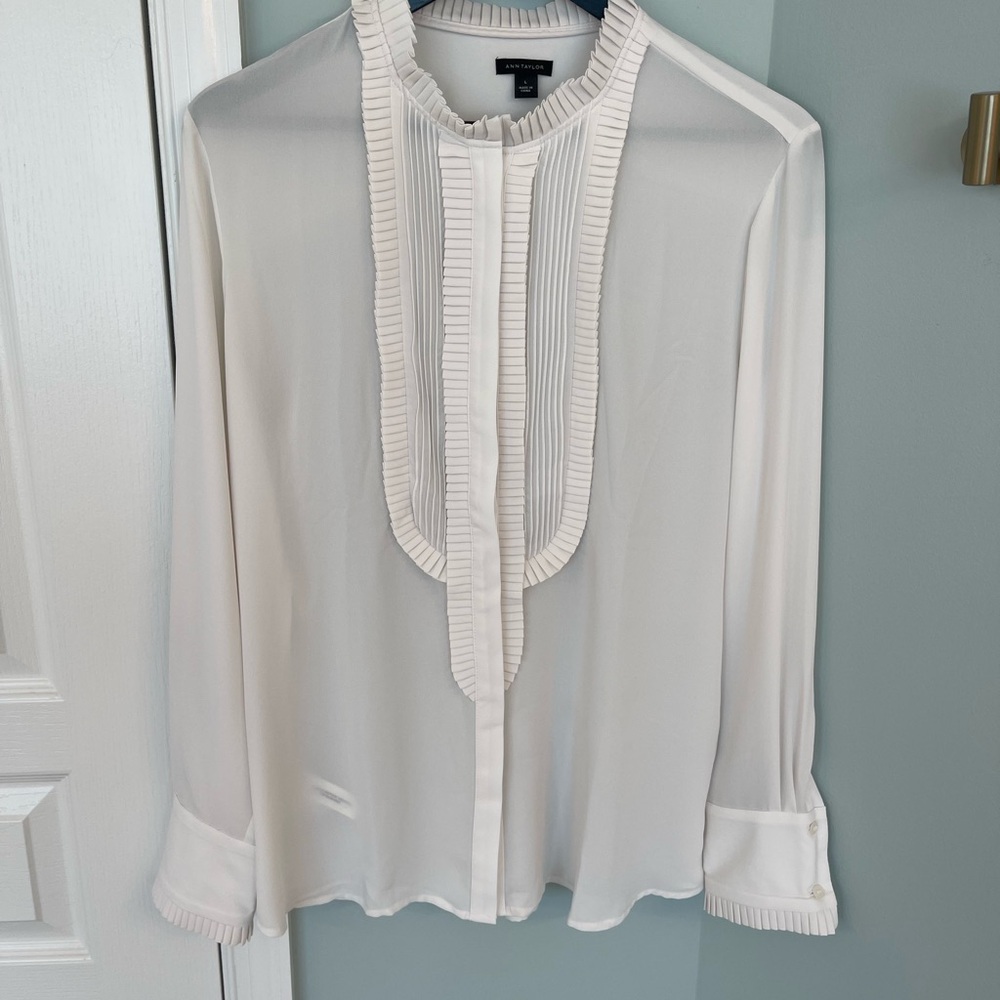 Gorgeous Ann Taylor Pleated Collar Blouse